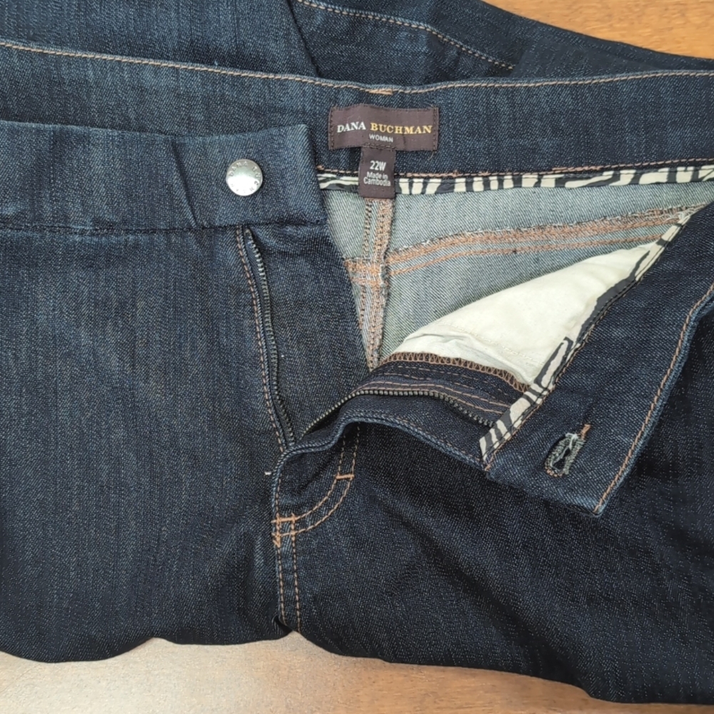 Dana Buchman Size 22W Plus Women's Wide Leg Classic Fit Dark Wash Blue Jeans - Picture 4 of 13